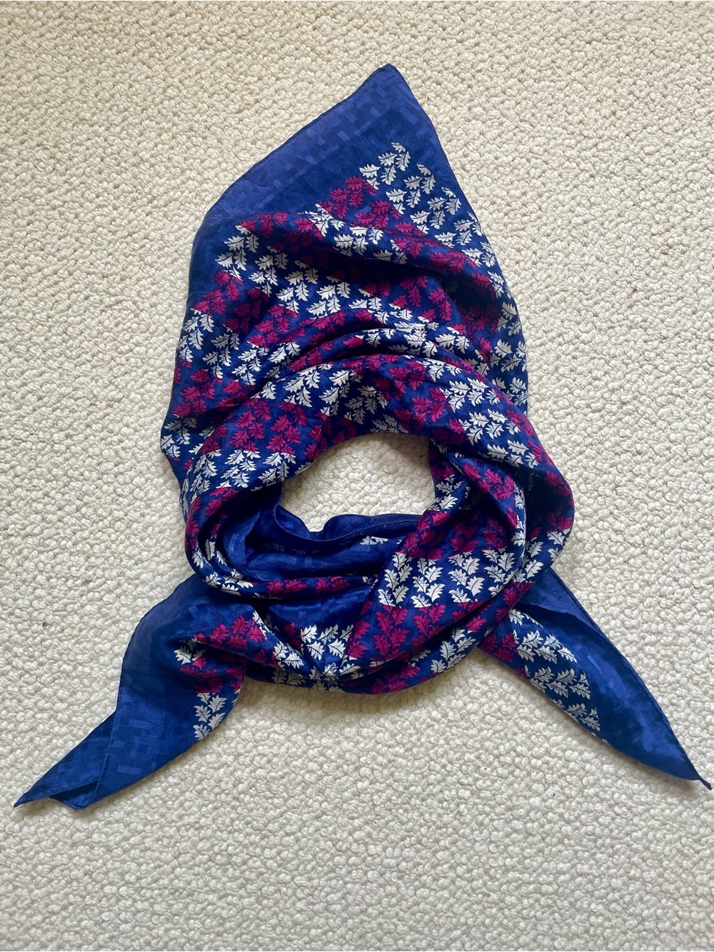 EUC Elaine Gold 100% Silk Scarf Hand-Rolled Edges Leaf Print Red White & Blue 🇺🇸